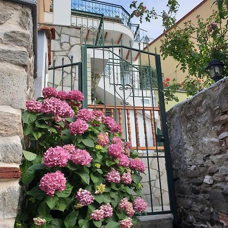 Mini Room In Old Town Kavala Exterior photo