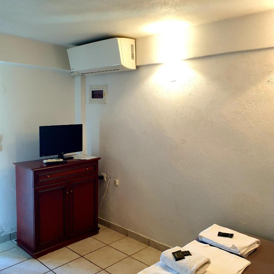 Mini Room In Old Town Kavala Exterior photo